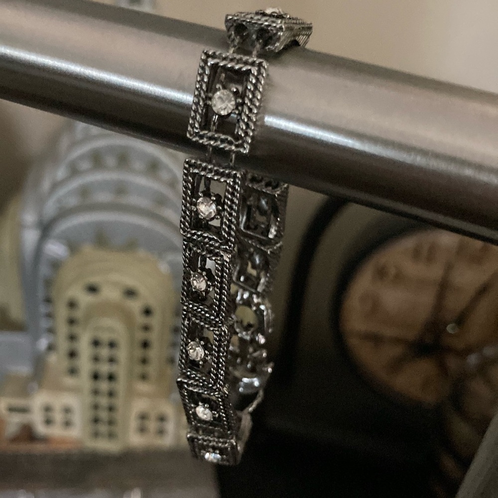 EUC Vintage 80s antique inspired art deco look slider bracelet.